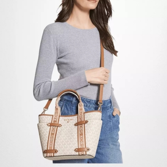 🎀 PRICE DROP! Michael Kors Signature Maeve Convertible Open Tote - Picture 5 of 11